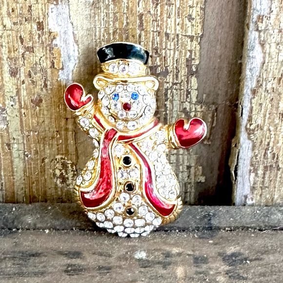 Monét Snowman Pin Brooch FROSTY Gold Tone Crystal Rhinestones Enamel Holiday Pin - Picture 2 of 8